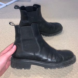 Black vagabond boots